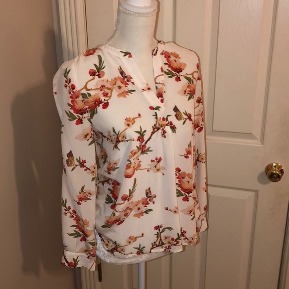 Cute Work Blouse - Picture 3 of 6